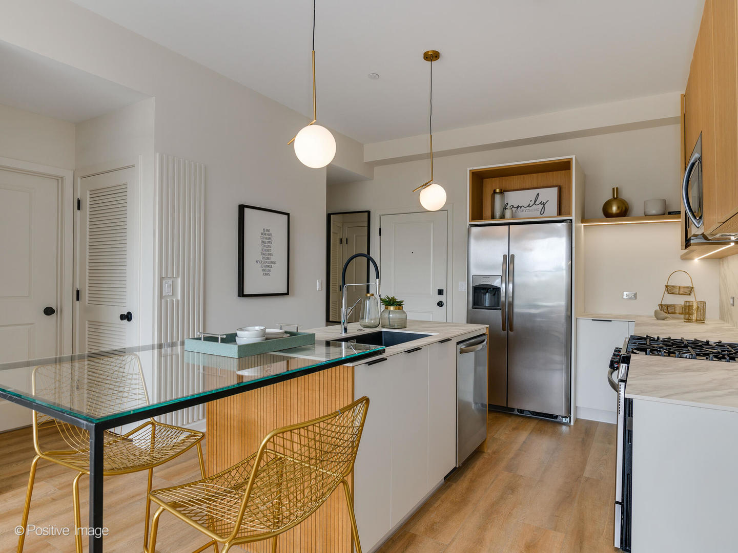 2811 Thatcher Avenue Unit: 302