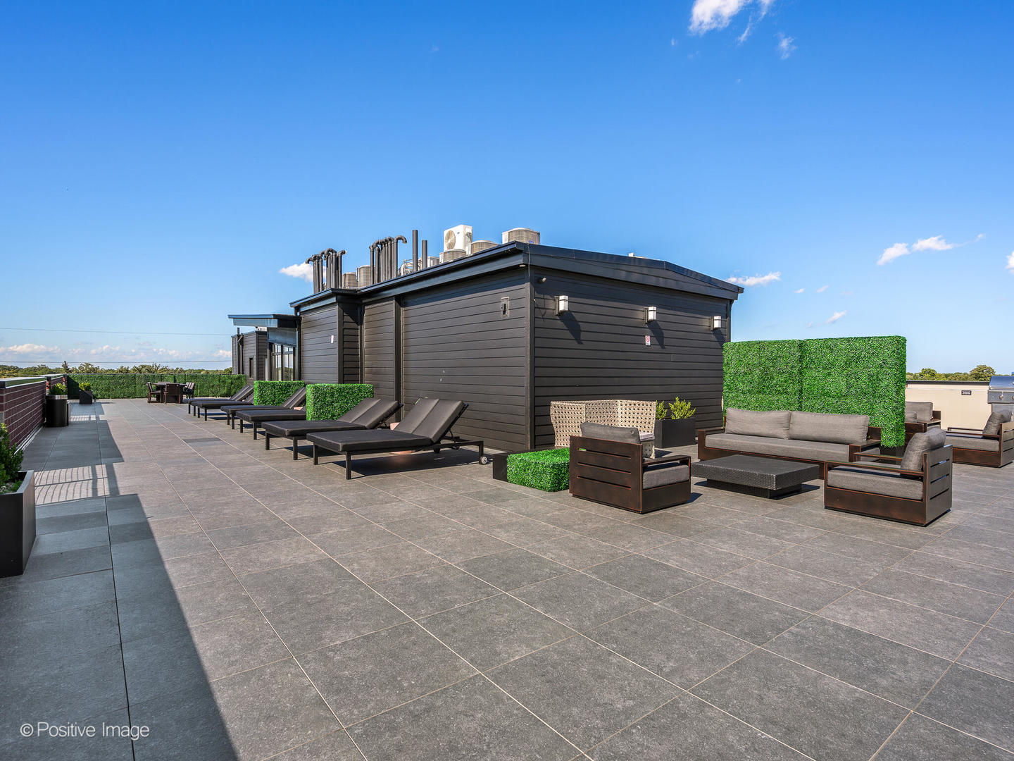 2811 Thatcher Avenue Unit: 302