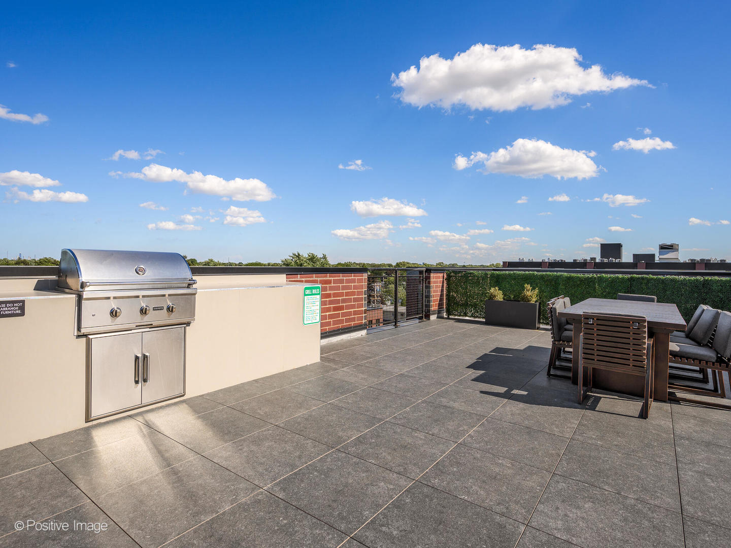 2811 Thatcher Avenue Unit: 302