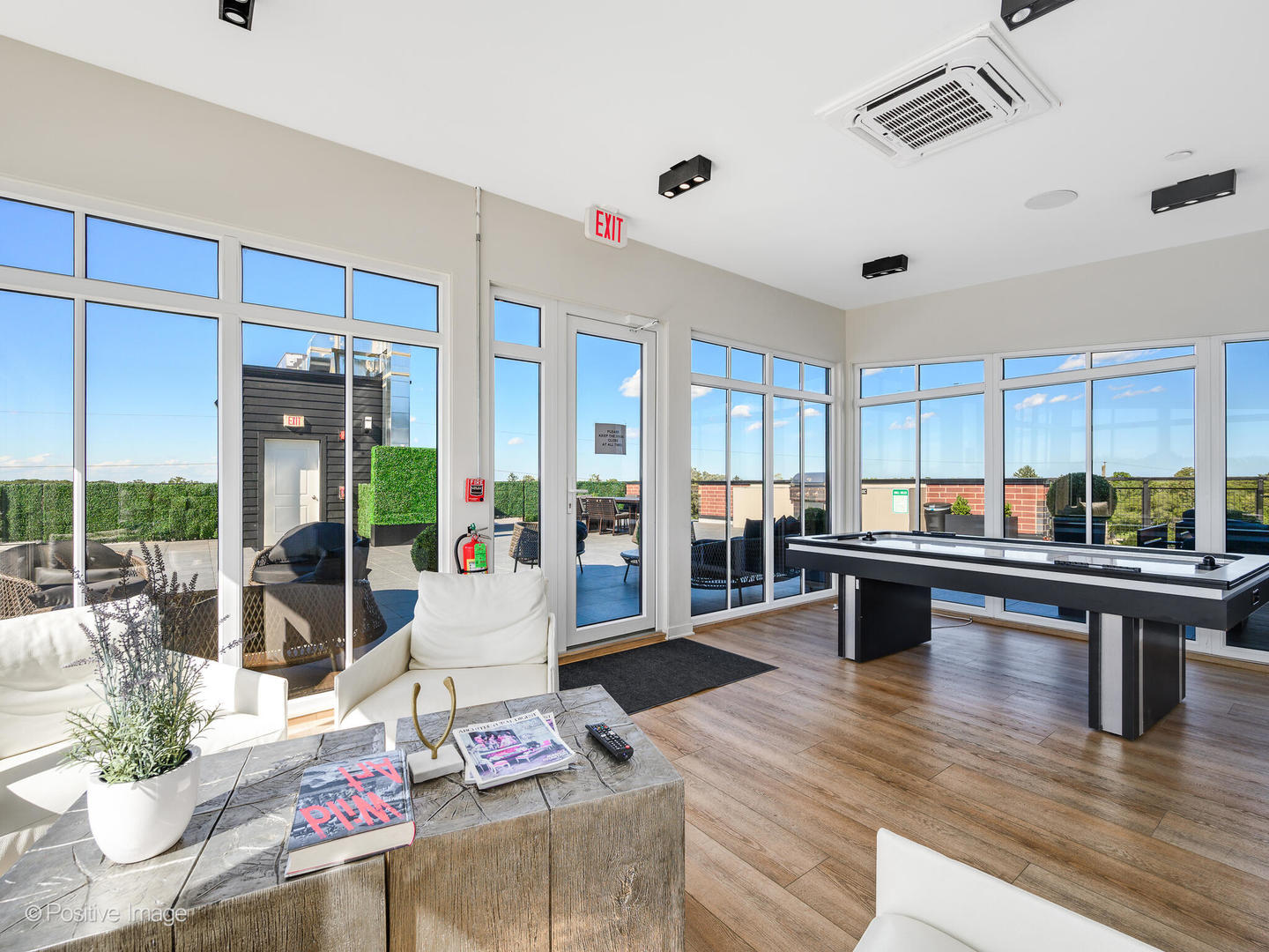 2811 Thatcher Avenue Unit: 302