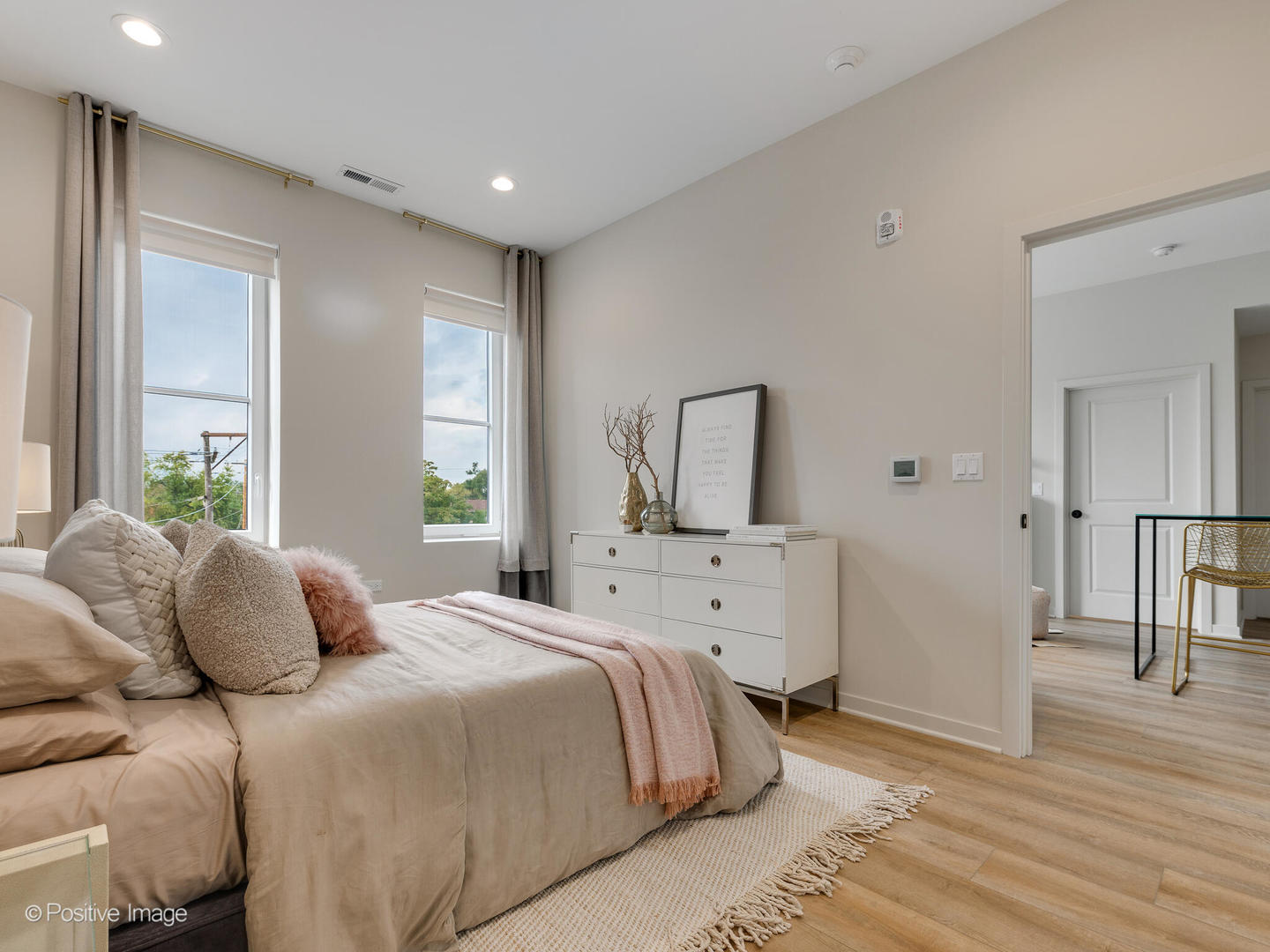 2811 Thatcher Avenue Unit: 302