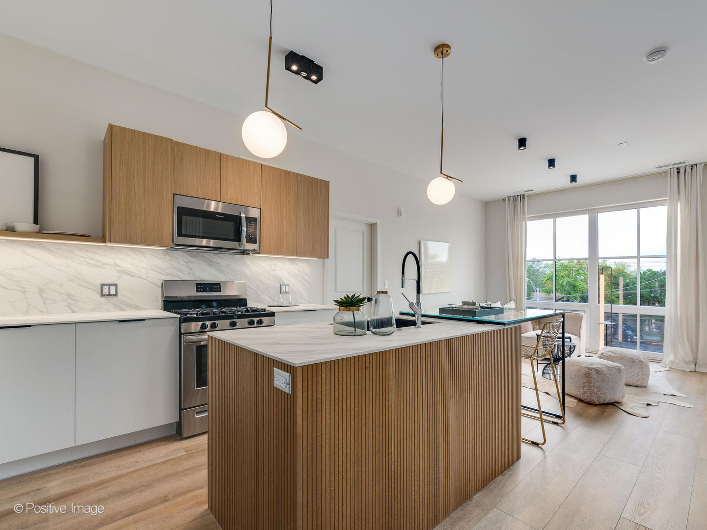 2811 Thatcher Avenue Unit: 302