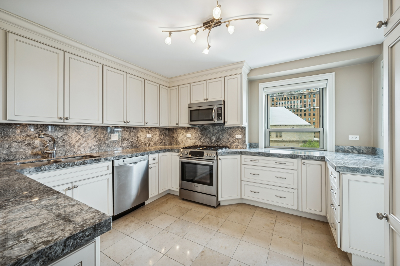 3470 N Lake Shore Drive Unit: 9BC