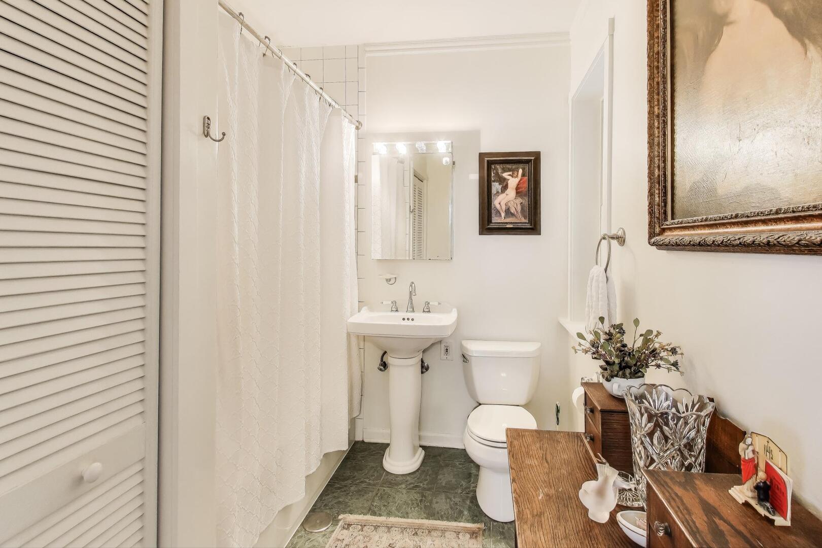 530 SHERIDAN Road Unit: 2B