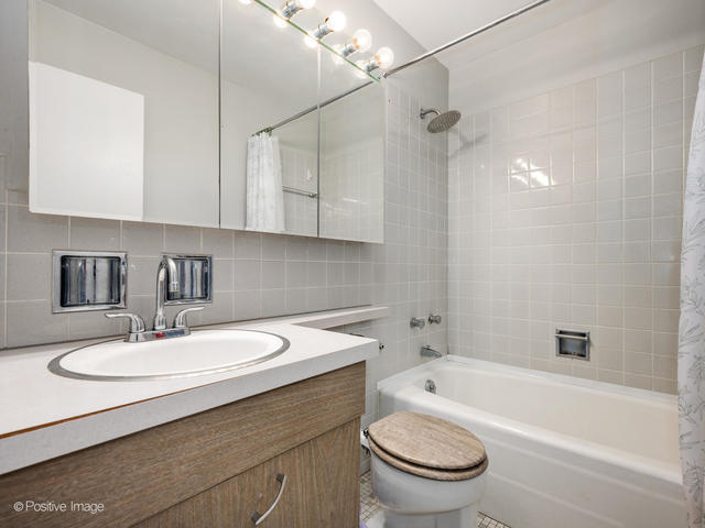 3550 N Lake Shore Drive Unit: 1823