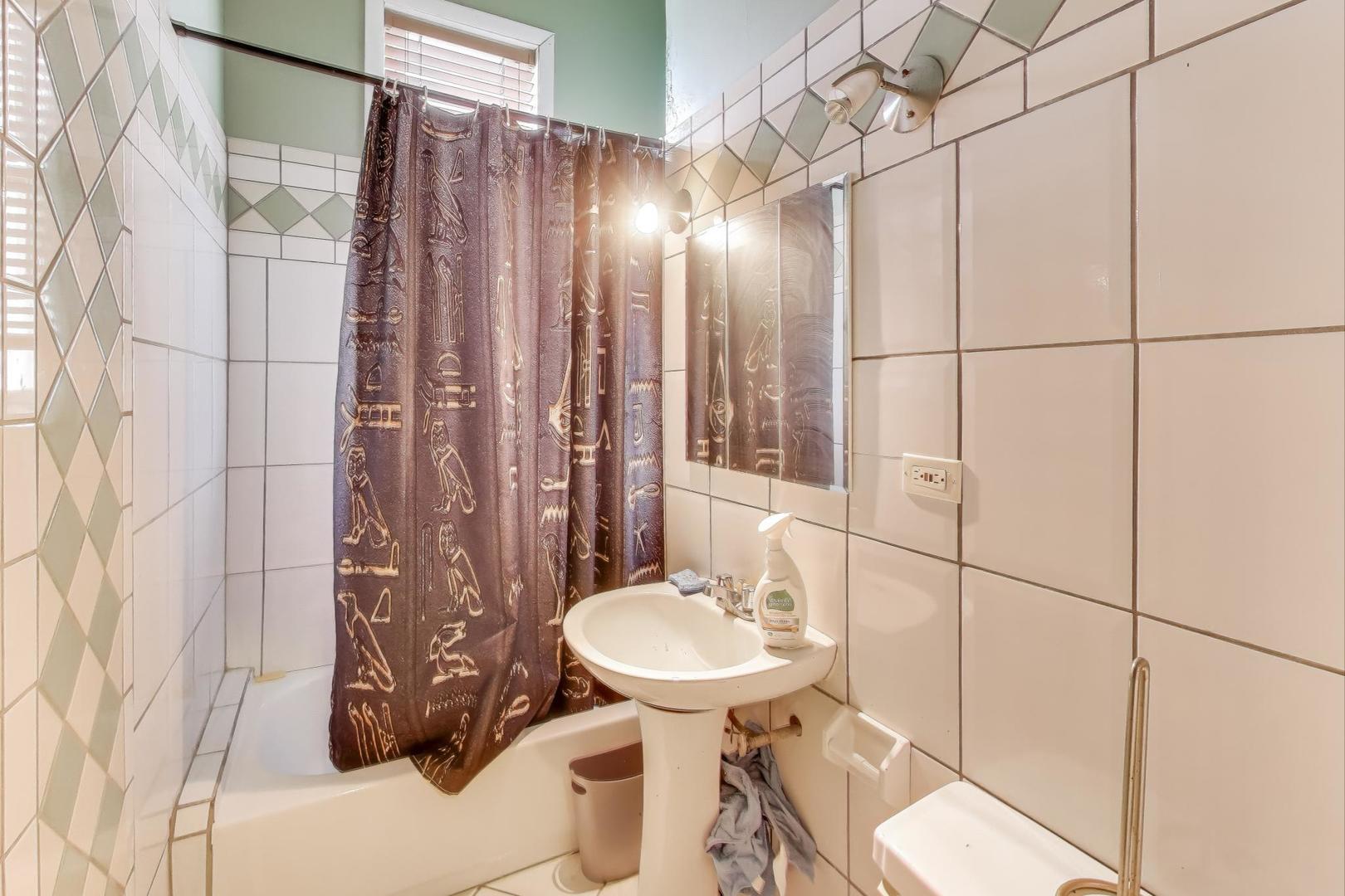 4507 S Michigan Avenue