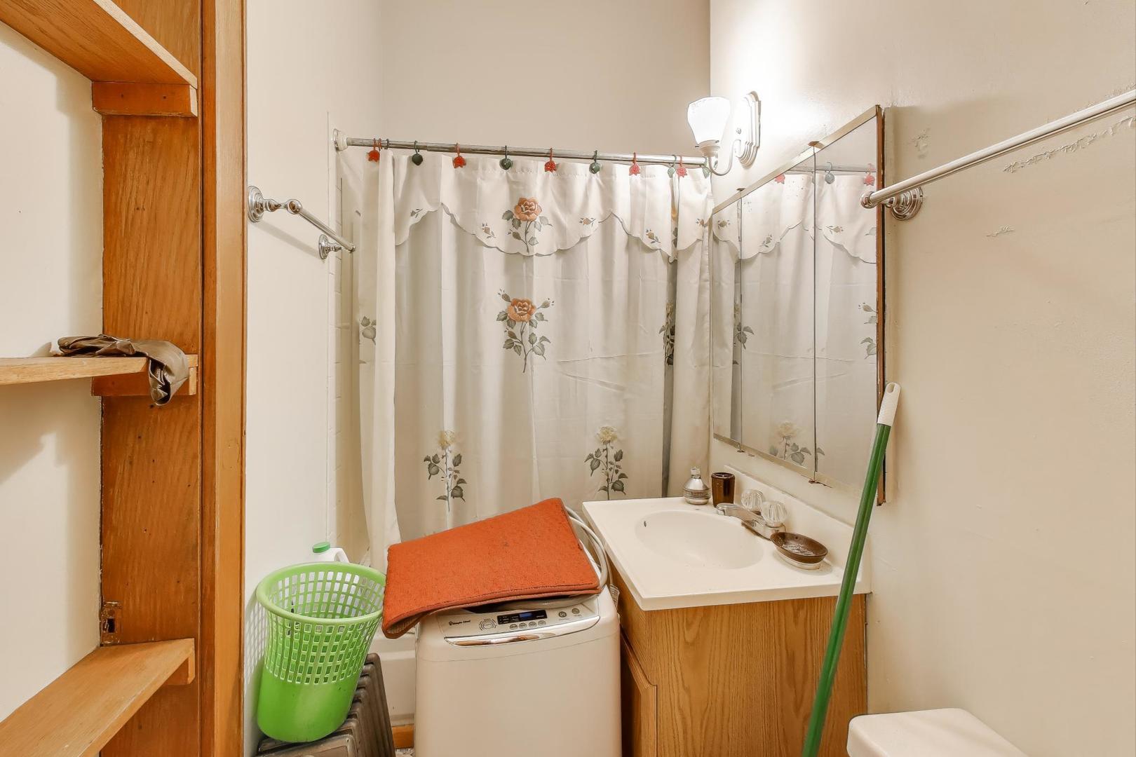 4507 S Michigan Avenue