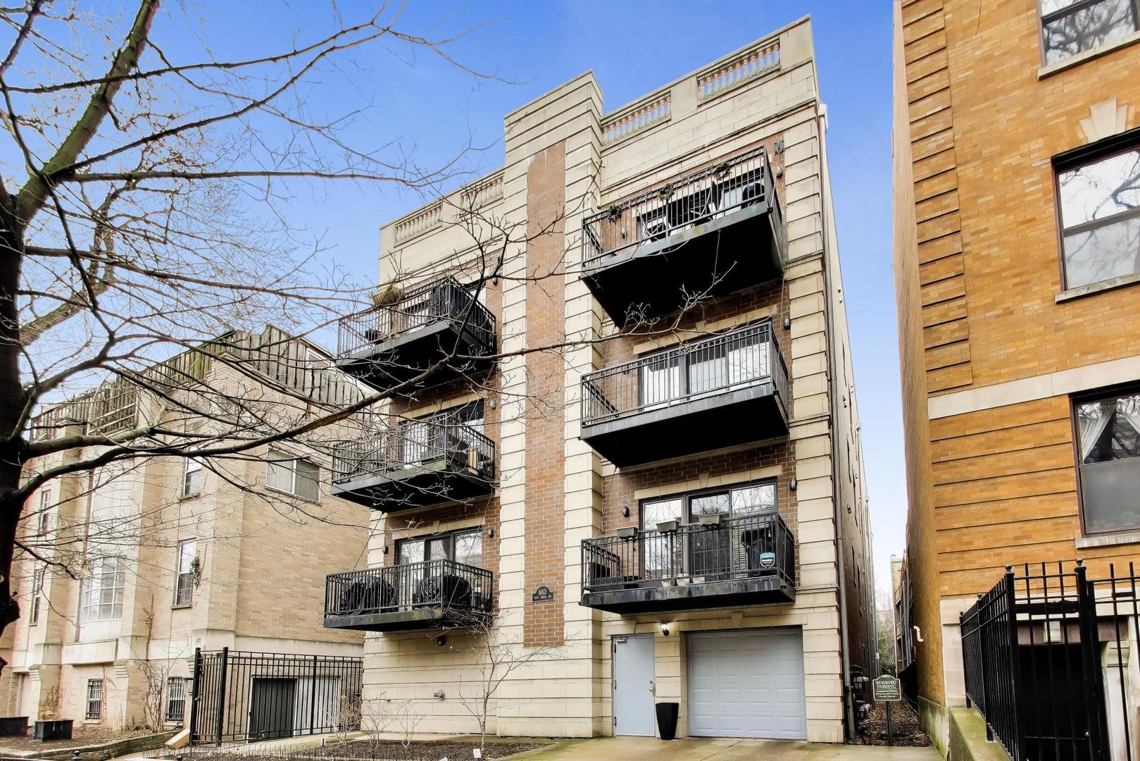 663 W Barry Avenue Unit: 4C