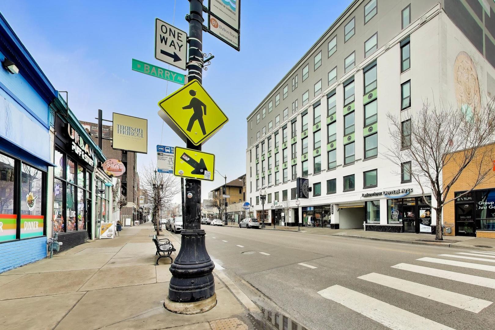 663 W Barry Avenue Unit: 4C