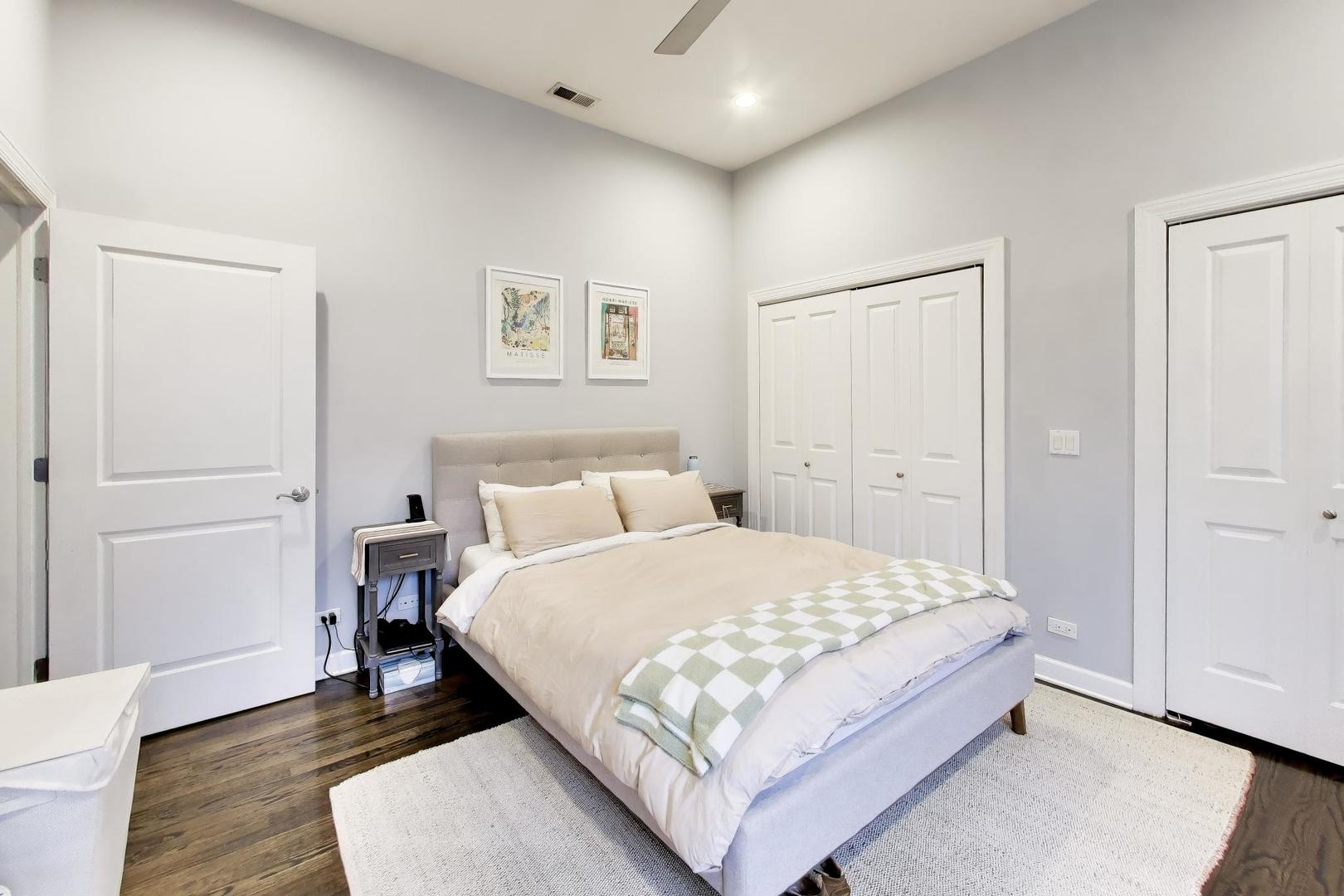 663 W Barry Avenue Unit: 4C