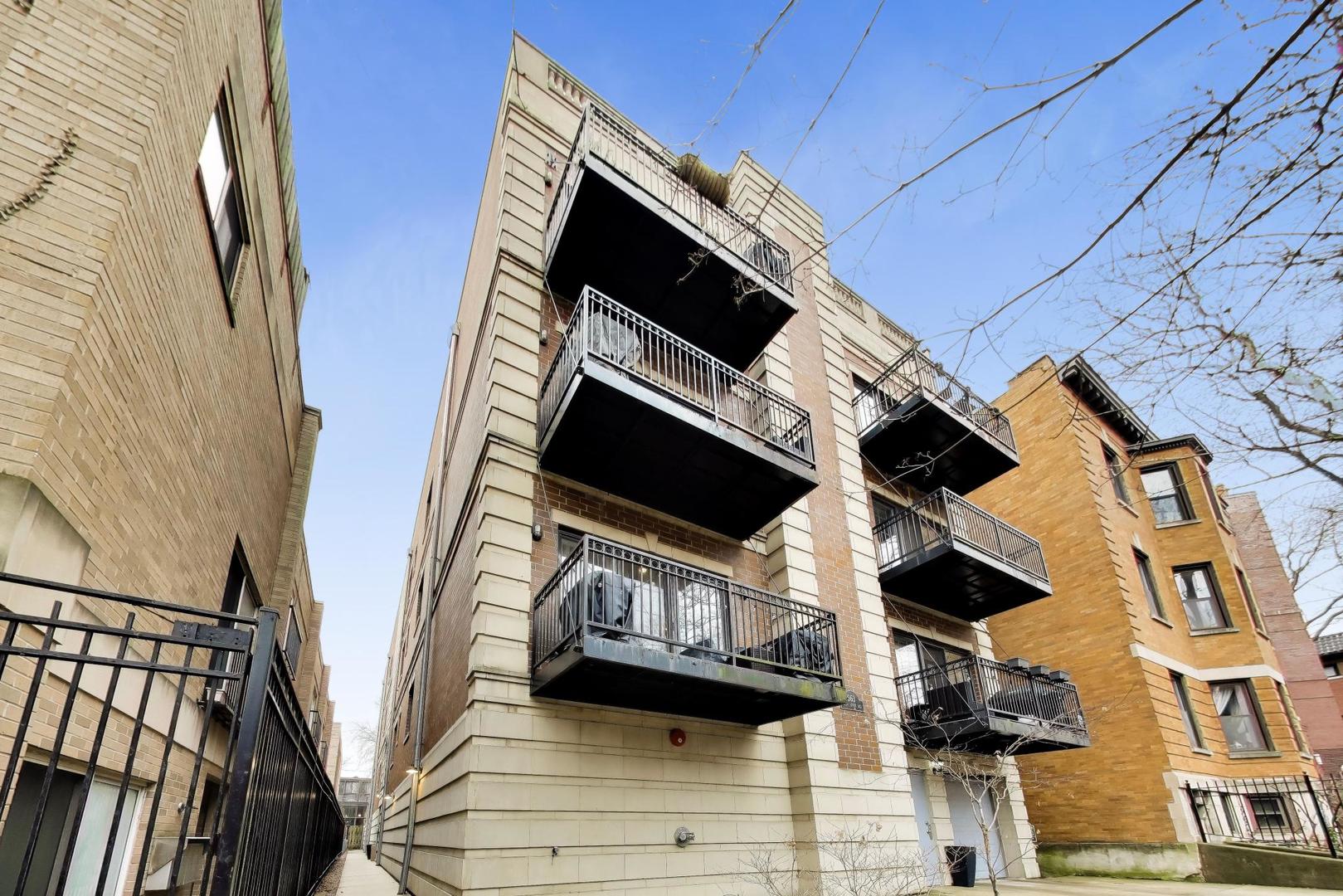 663 W Barry Avenue Unit: 4C