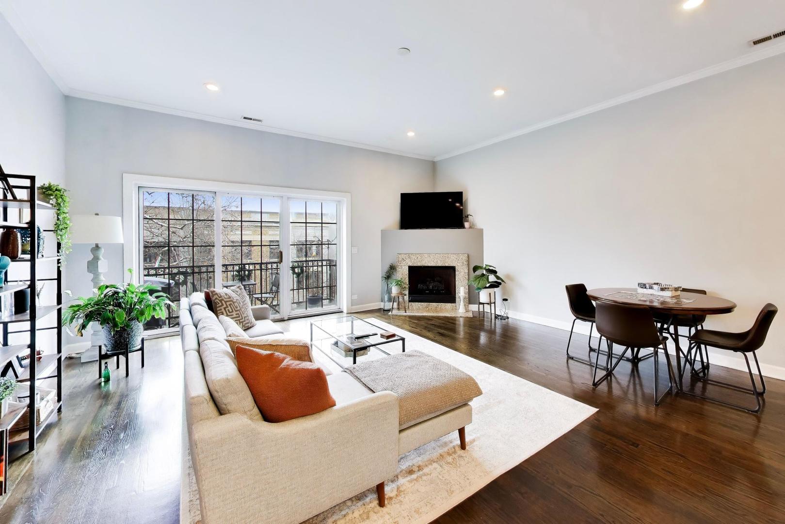 663 W Barry Avenue Unit: 4C