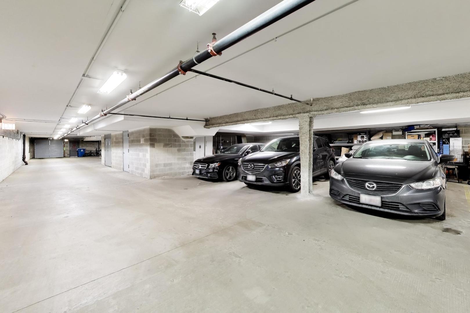 663 W Barry Avenue Unit: 4C