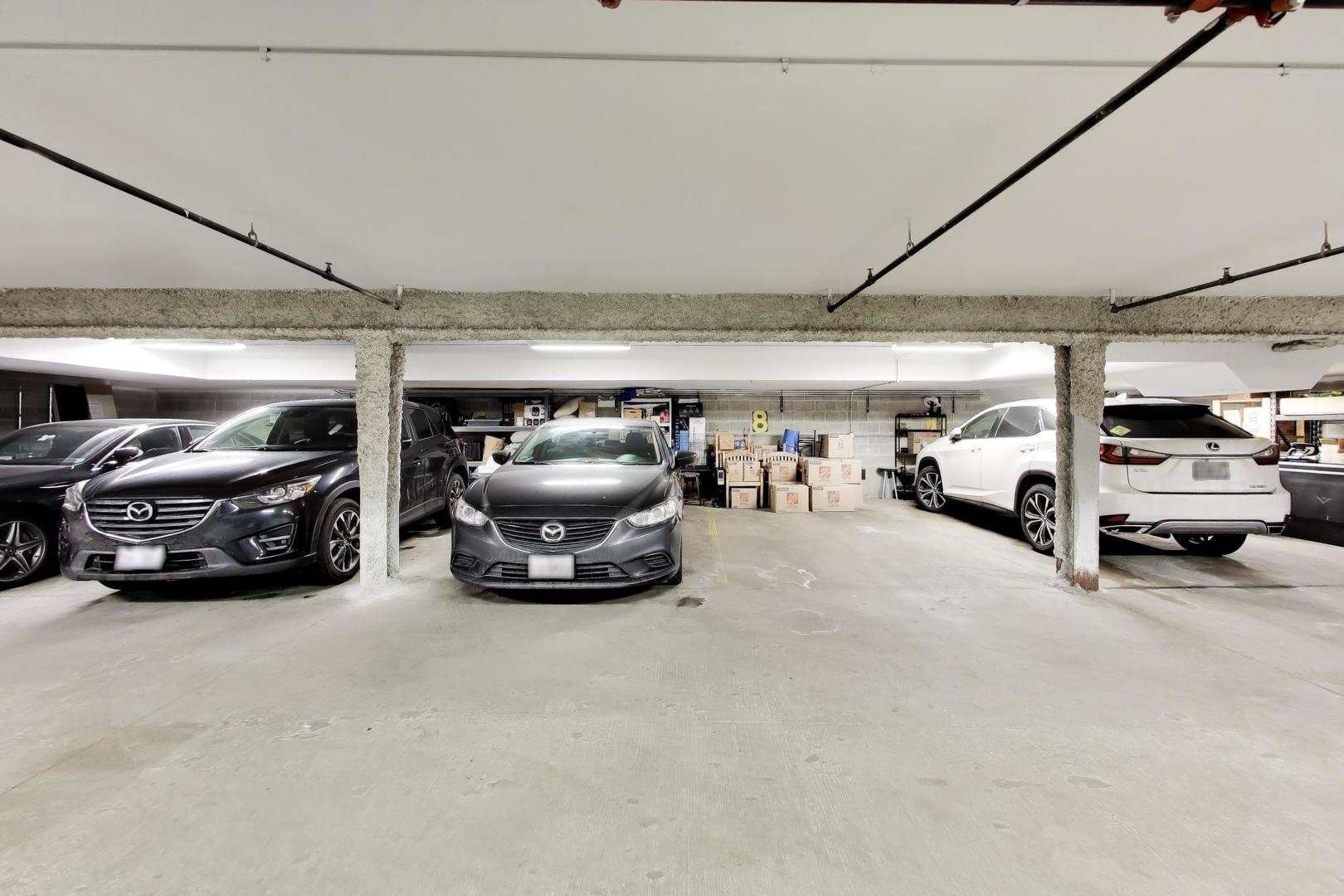 663 W Barry Avenue Unit: 4C