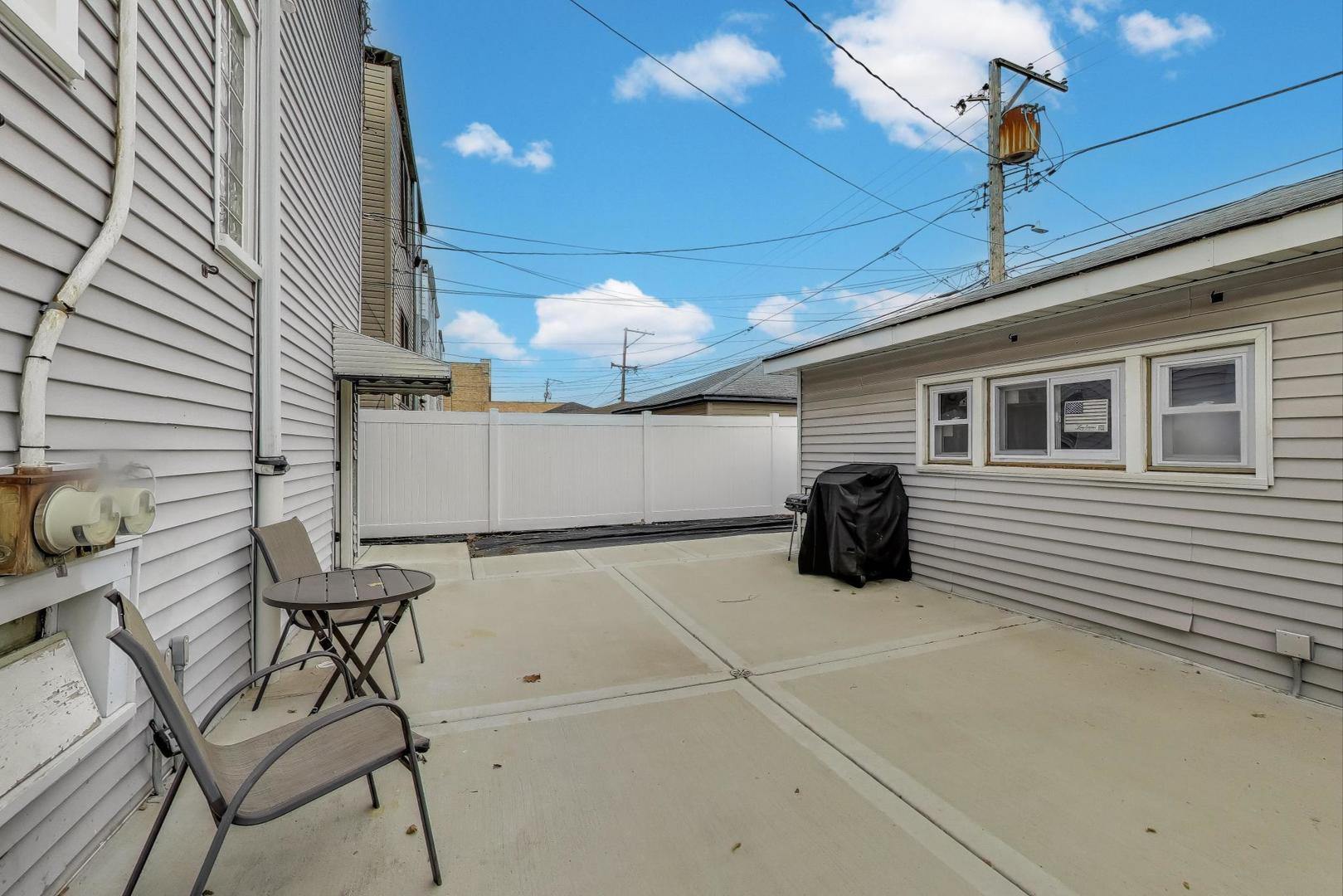 1337 S Austin Boulevard Unit: 2
