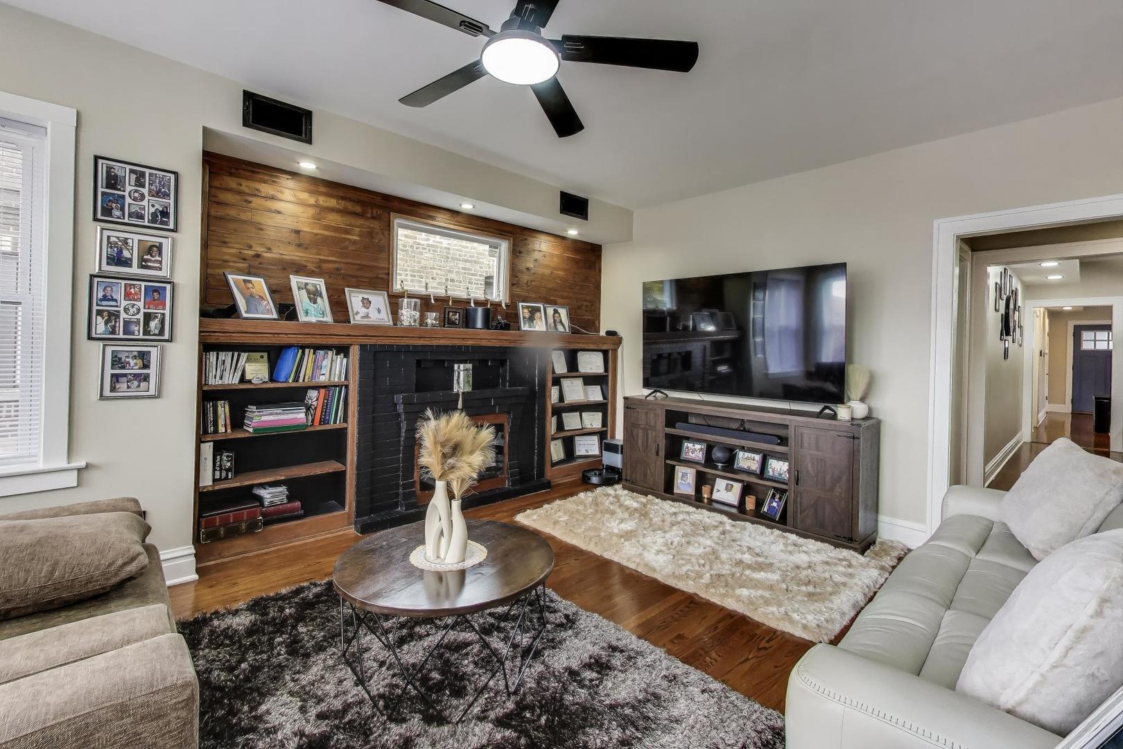 1337 S Austin Boulevard Unit: 2