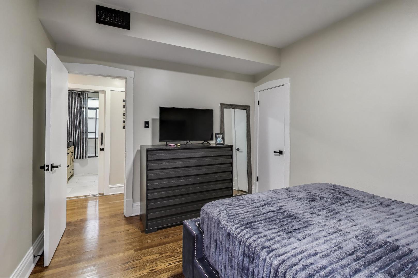 1337 S Austin Boulevard Unit: 2