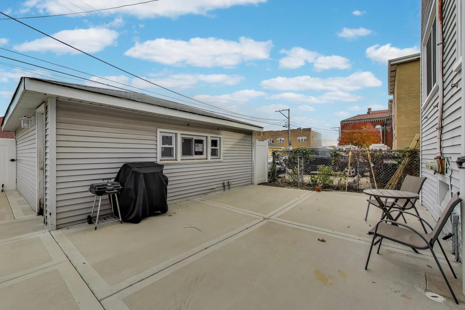 1337 S Austin Boulevard Unit: 2