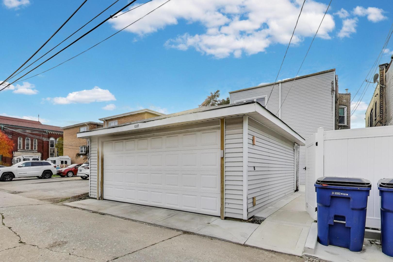 1337 S Austin Boulevard Unit: 2