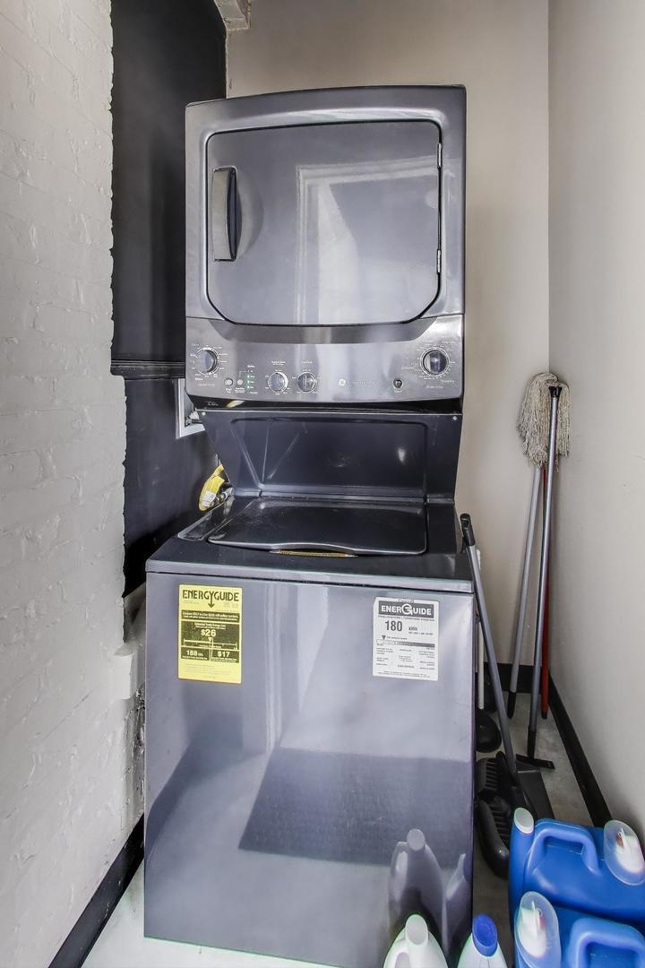 1337 S Austin Boulevard Unit: 2