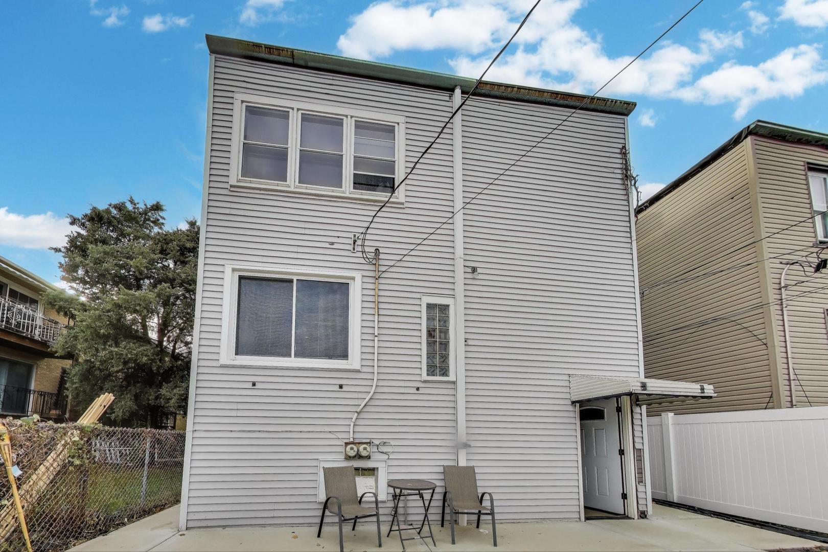 1337 S Austin Boulevard Unit: 2