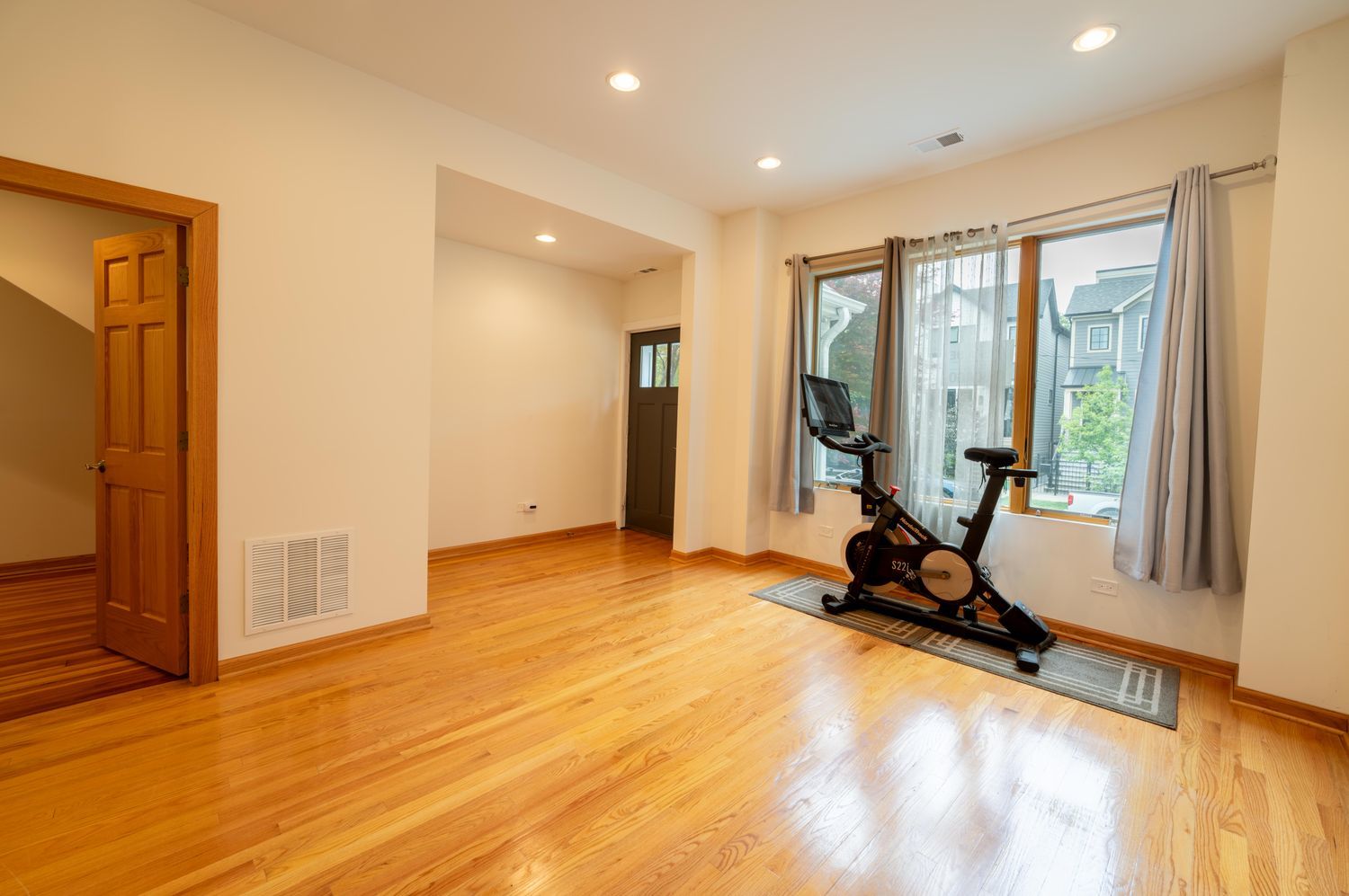 3324 N Hoyne Avenue Unit: 1