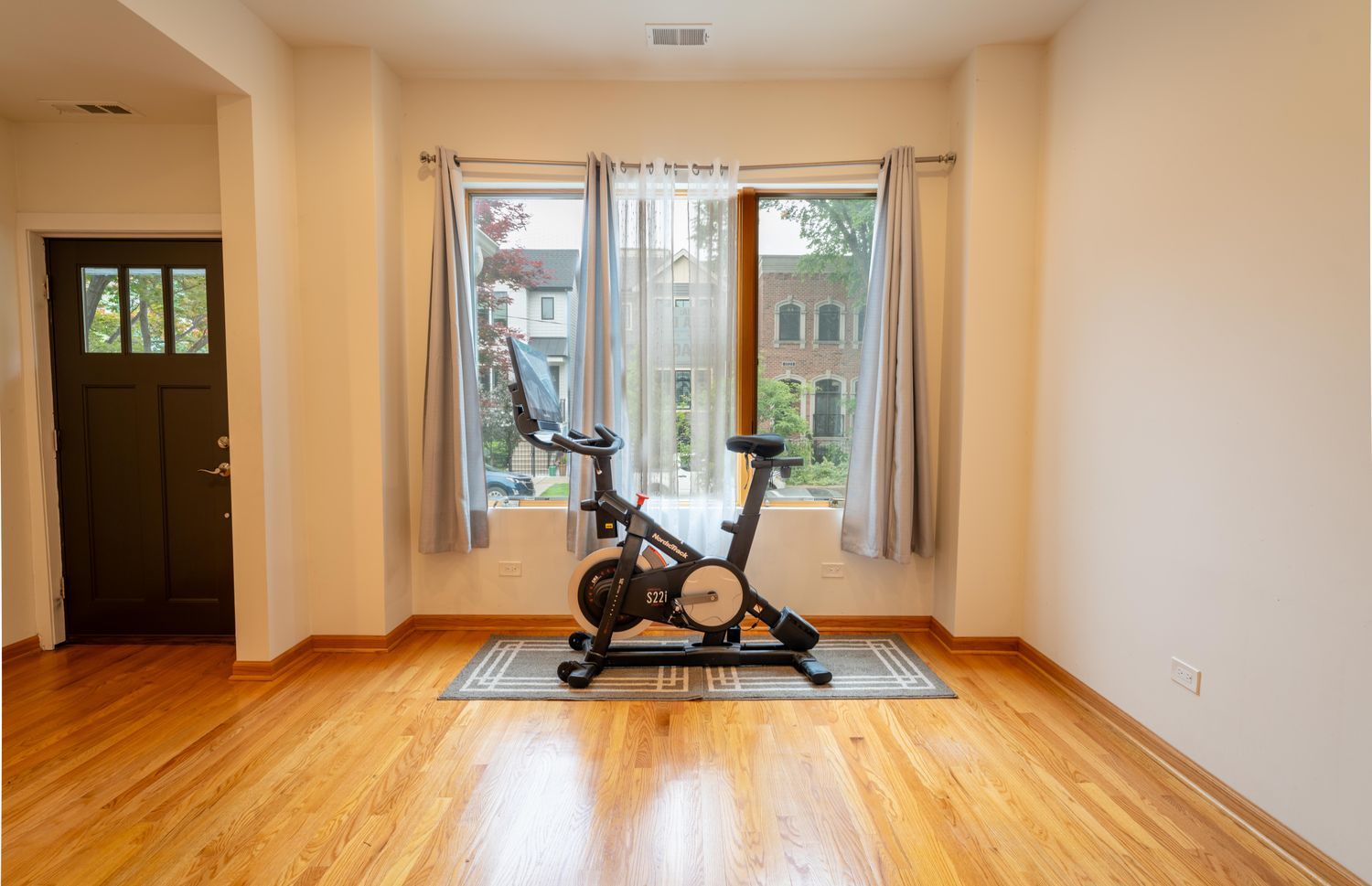 3324 N Hoyne Avenue Unit: 1