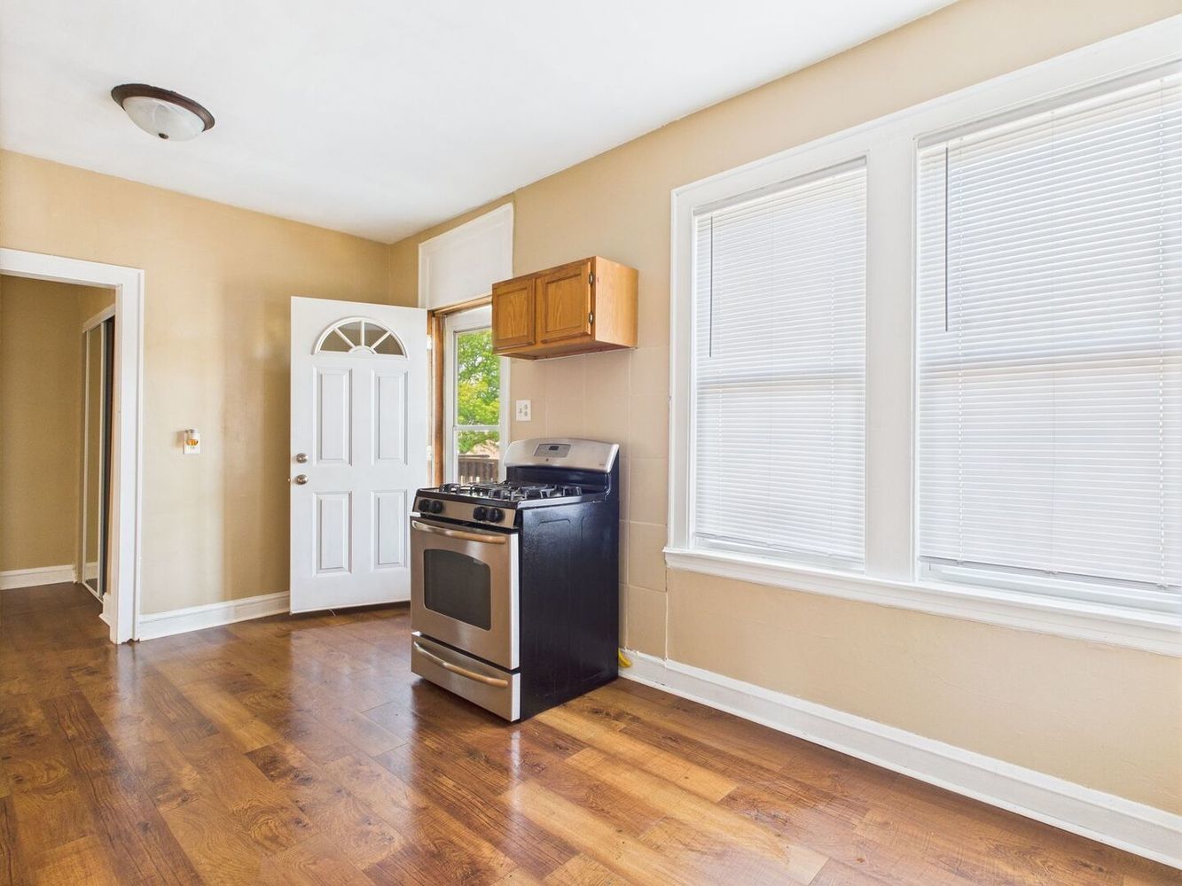 4338 W Kamerling Avenue Unit: 2N