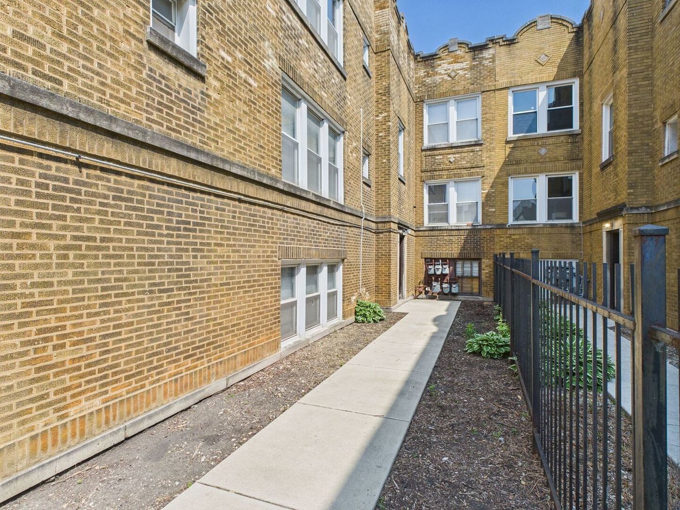 4338 W Kamerling Avenue Unit: 2N