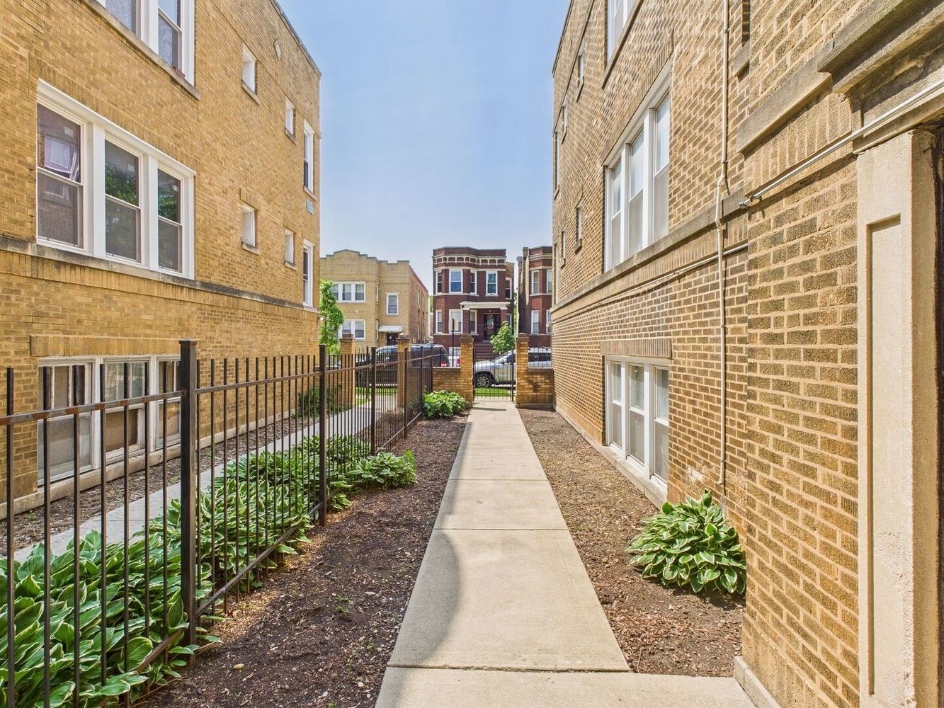 4338 W Kamerling Avenue Unit: 2N