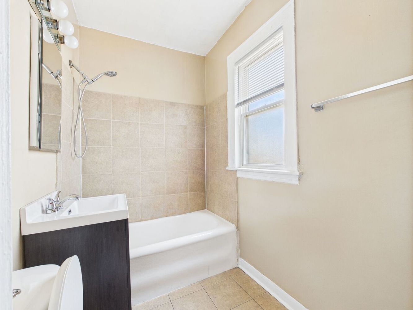 4338 W Kamerling Avenue Unit: 2N