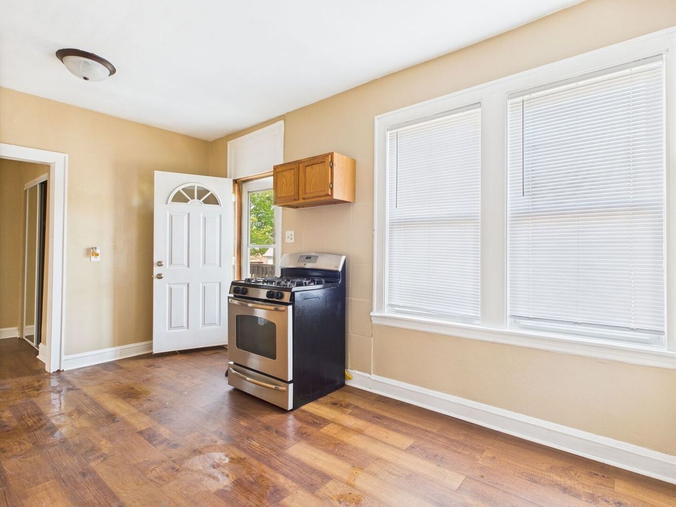 4338 W Kamerling Avenue Unit: 2N