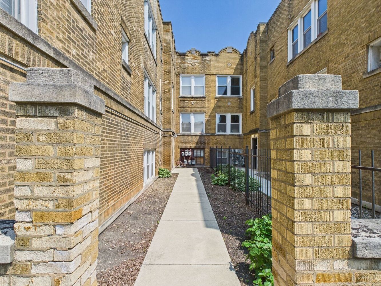 4338 W Kamerling Avenue Unit: 2N