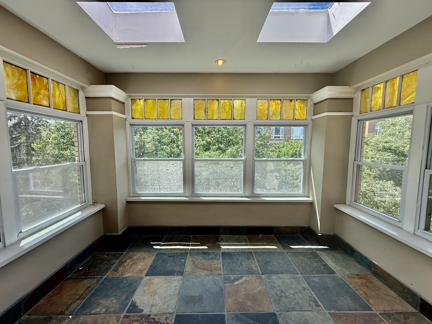 4149 N Sheridan Road Unit: 3