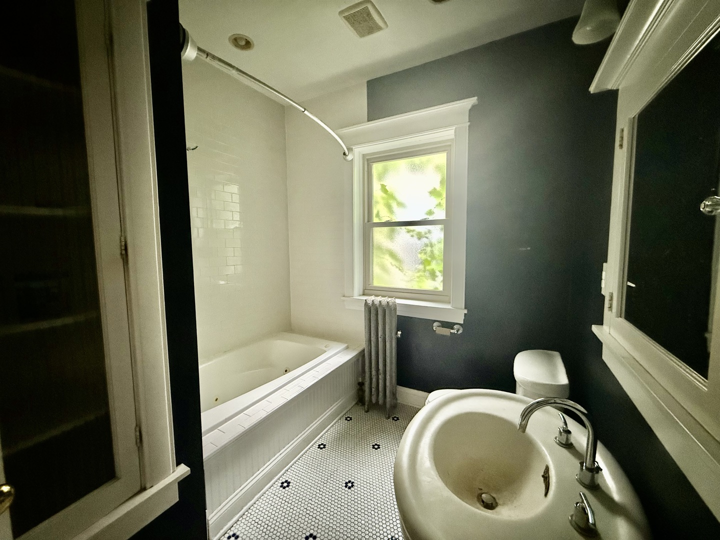 4149 N Sheridan Road Unit: 3
