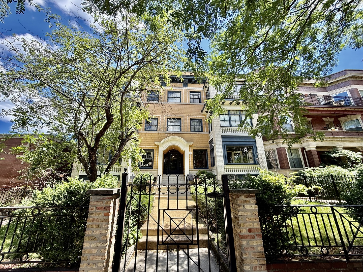 4149 N Sheridan Road Unit: 3