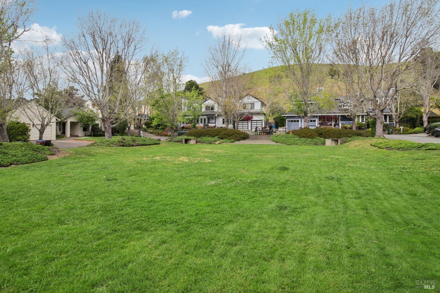 8 Greenfield Court