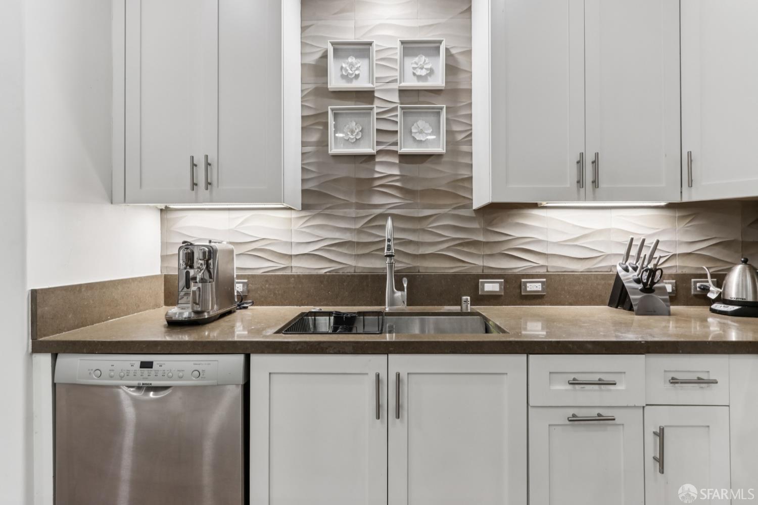 1003 Woodbury Road # 104