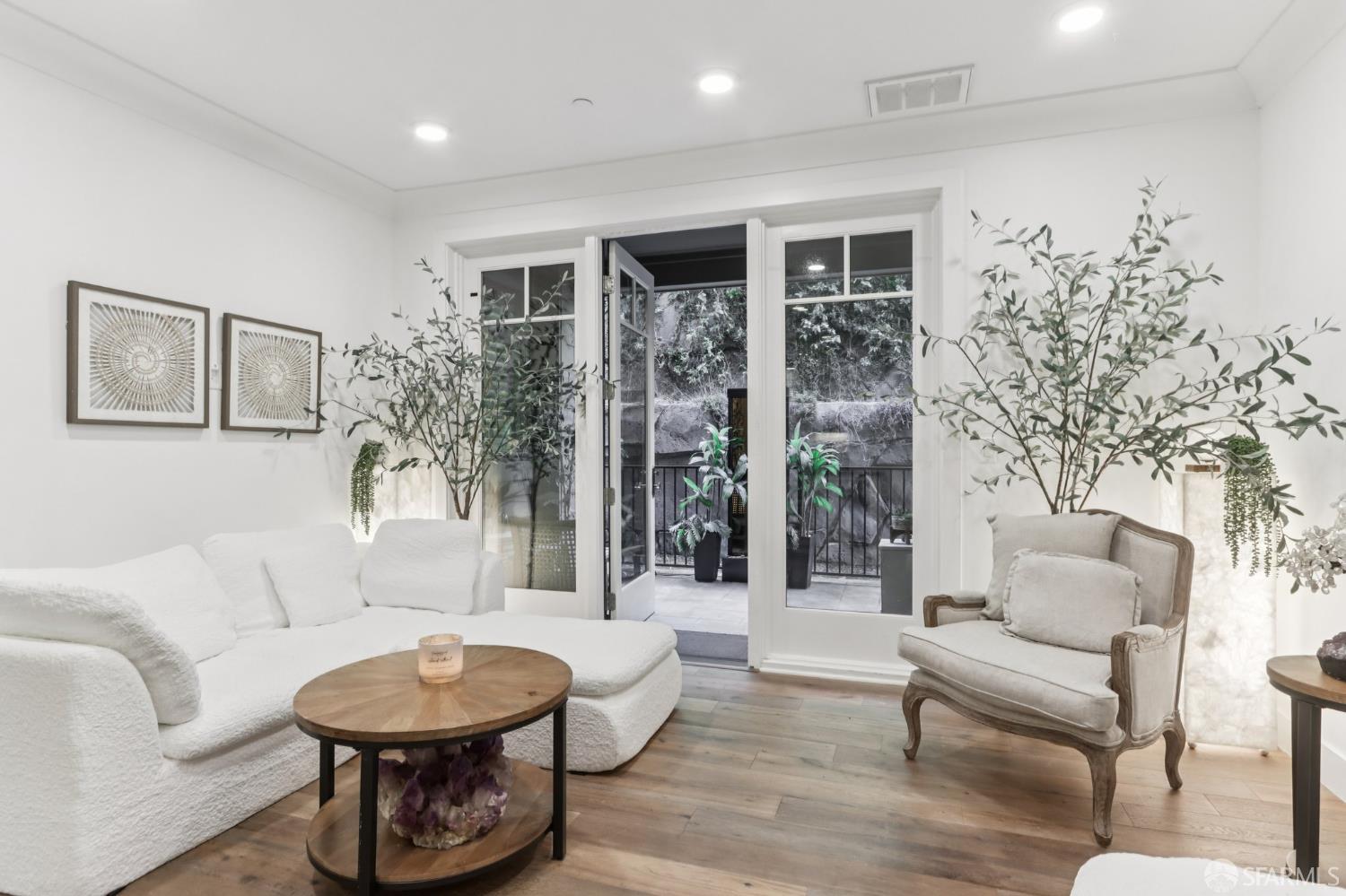 1003 Woodbury Road # 104