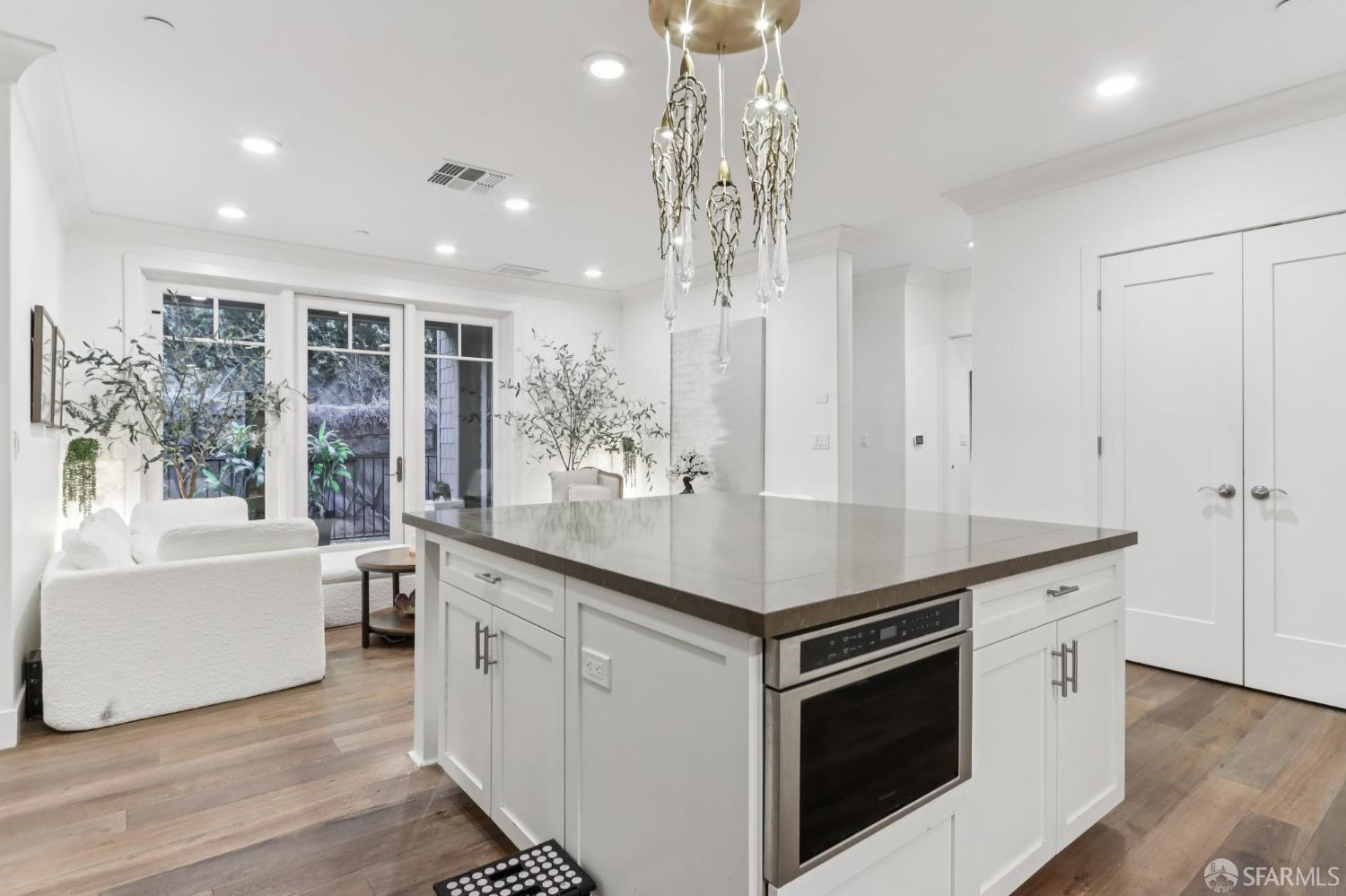 1003 Woodbury Road # 104