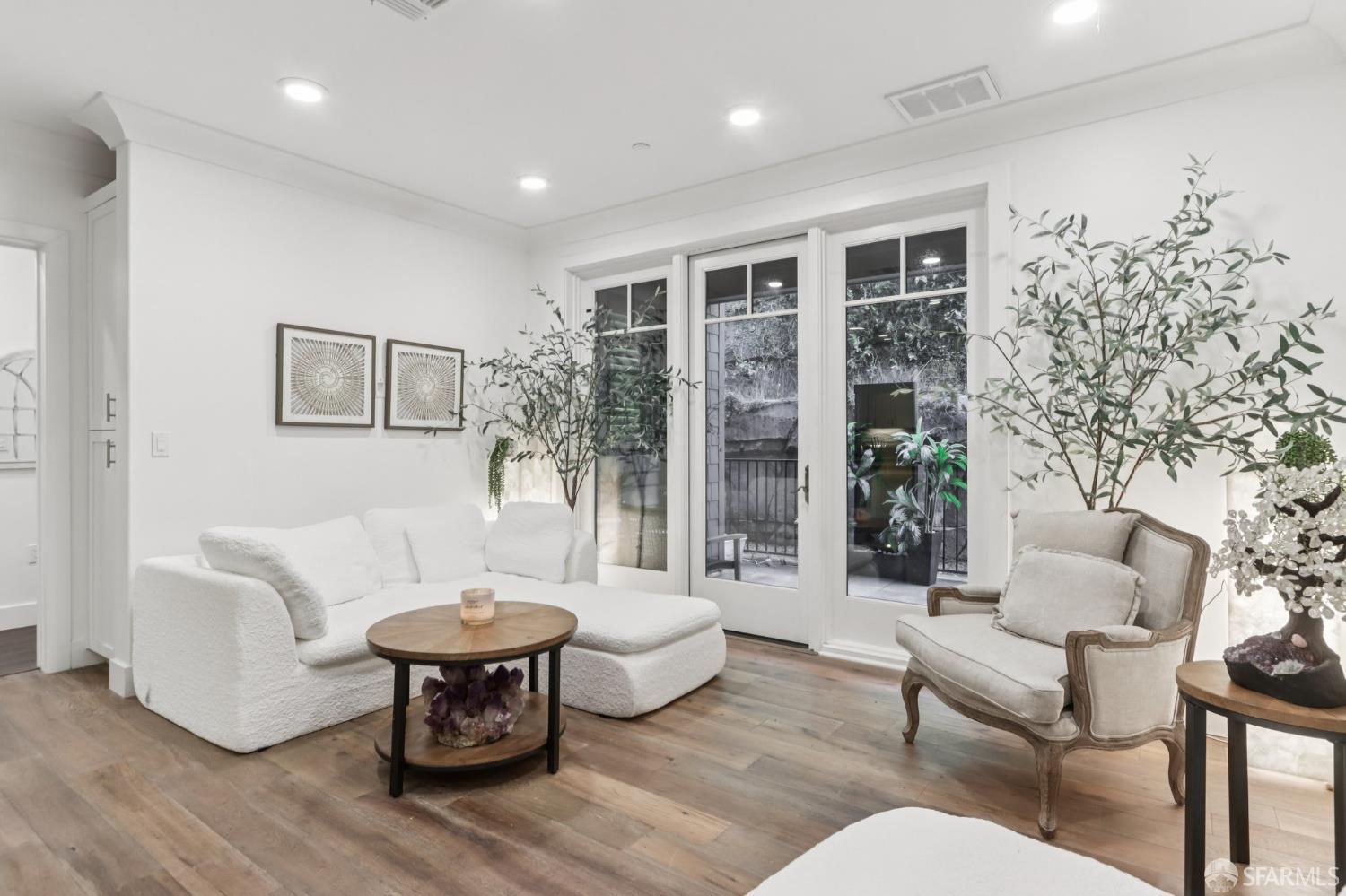 1003 Woodbury Road # 104