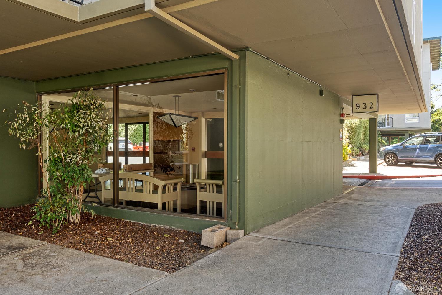 932 Peninsula Avenue # 306