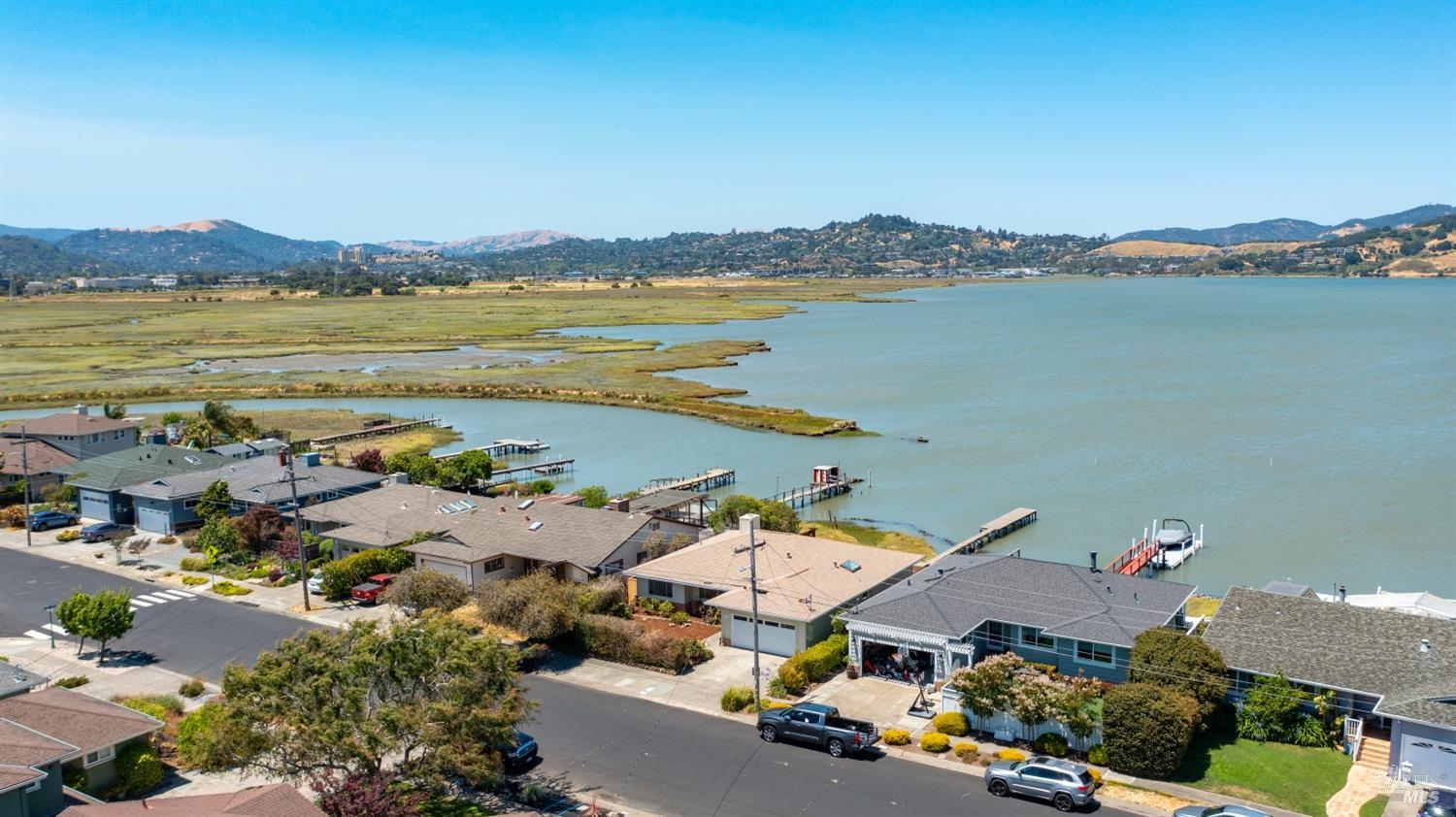 231 Golden Hind Psge