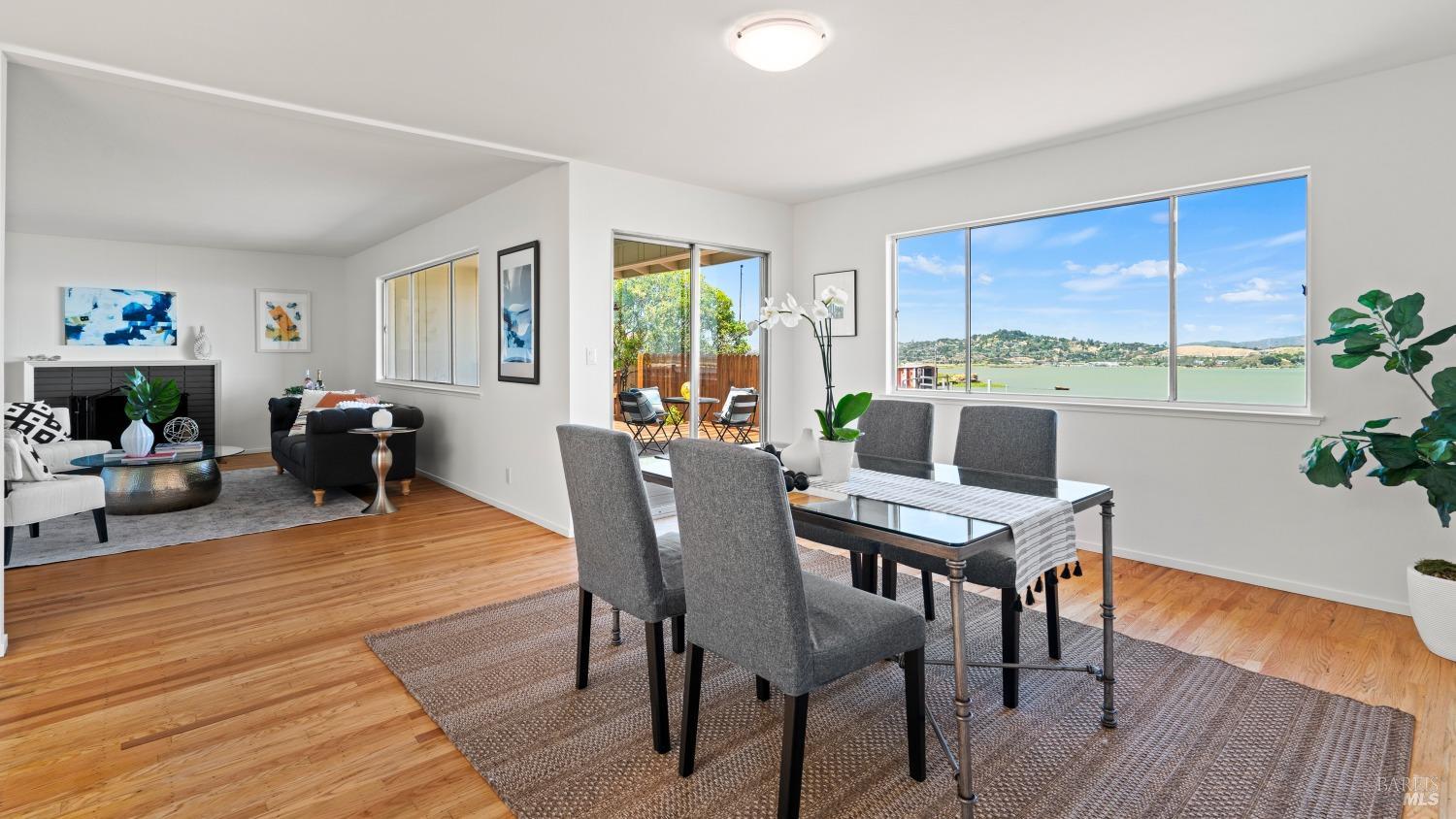 231 Golden Hind Psge