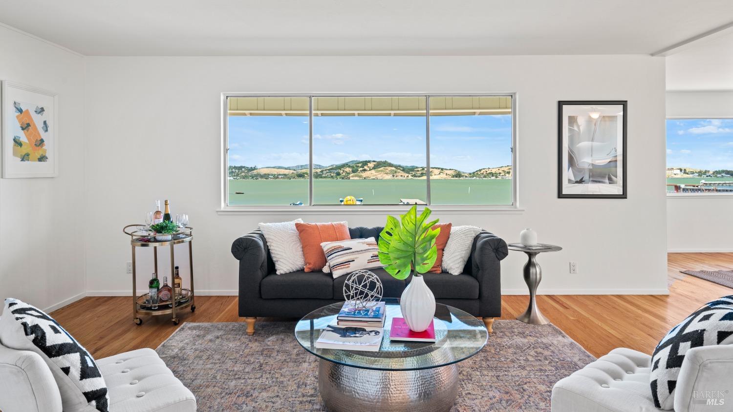 231 Golden Hind Psge