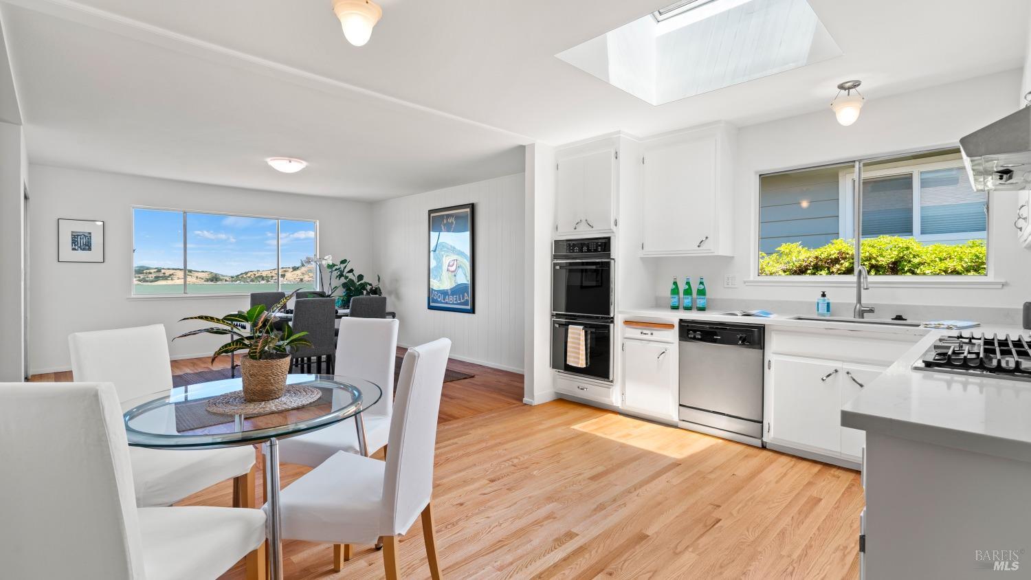 231 Golden Hind Psge