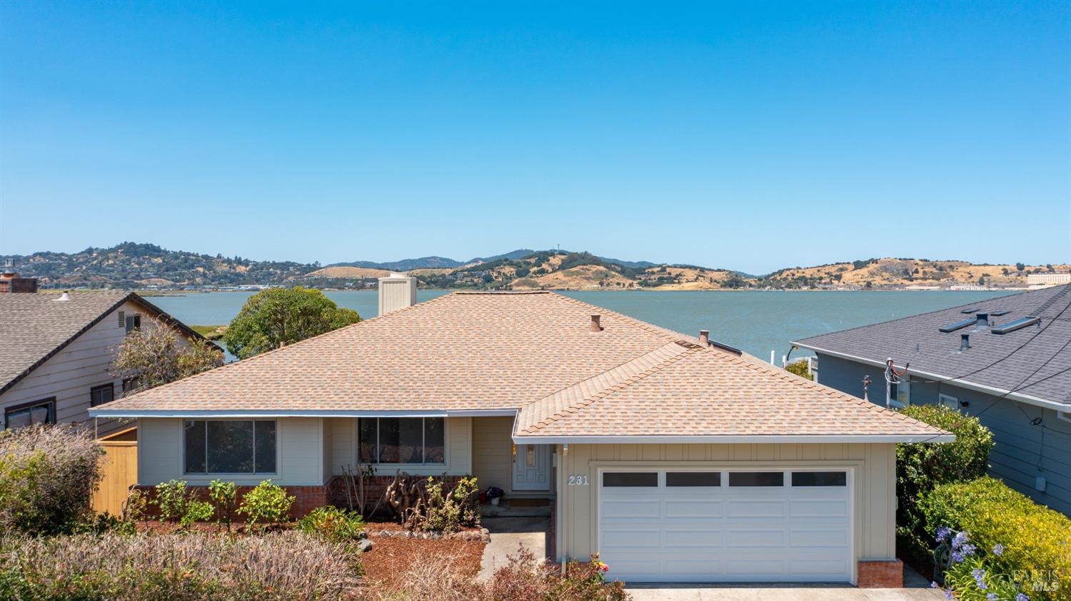 231 Golden Hind Psge