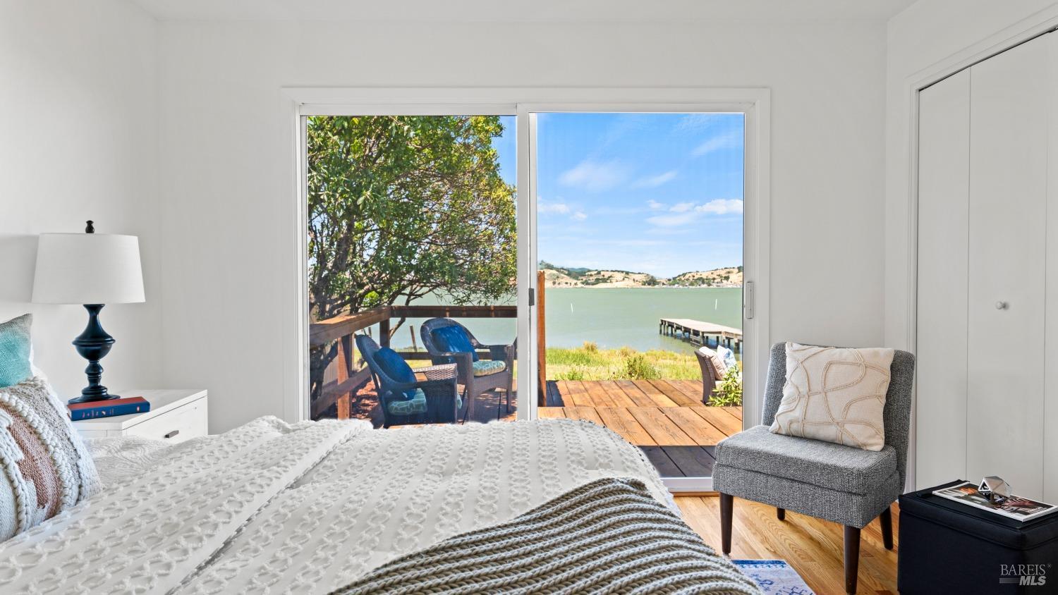 231 Golden Hind Psge