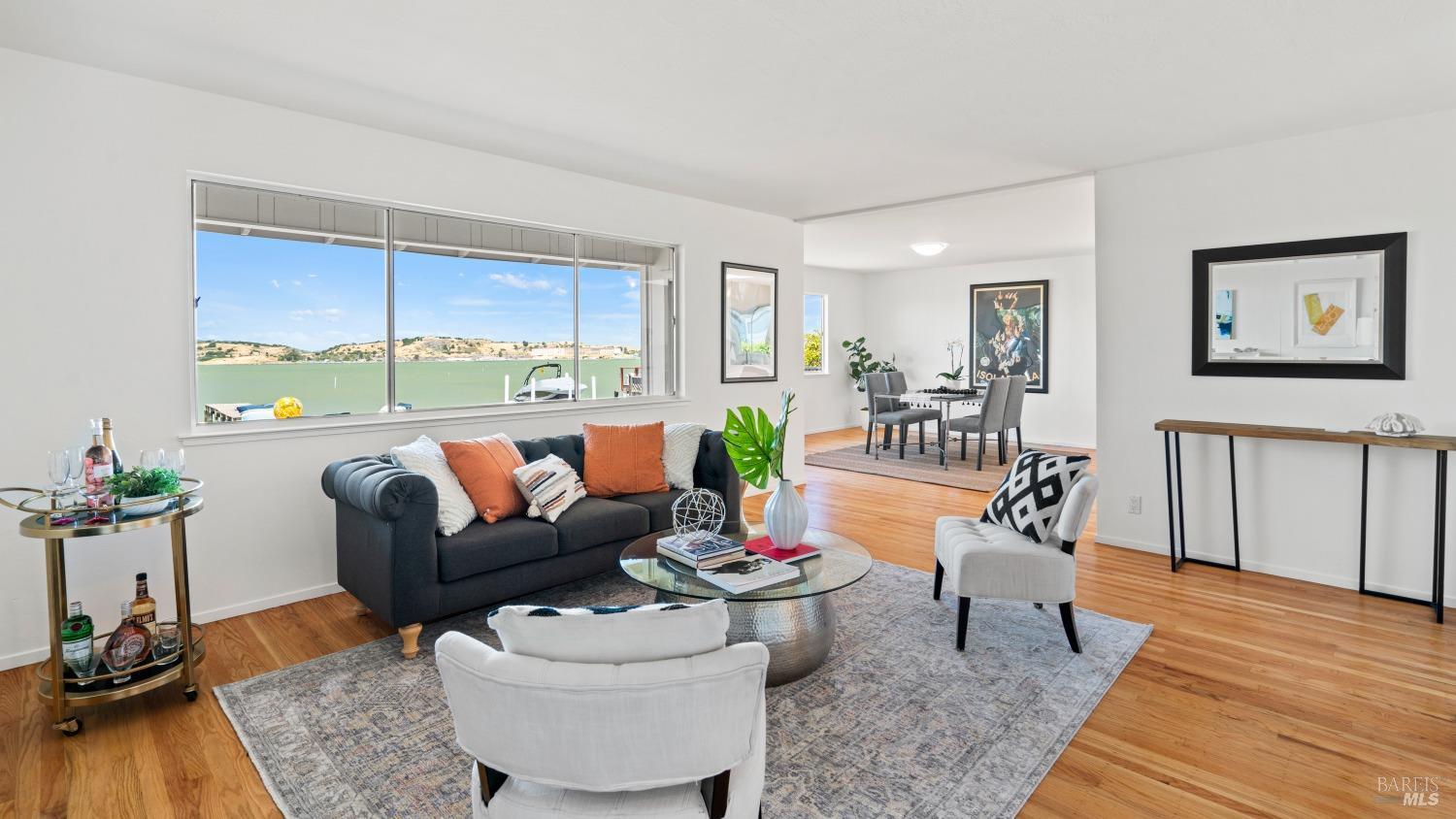 231 Golden Hind Psge