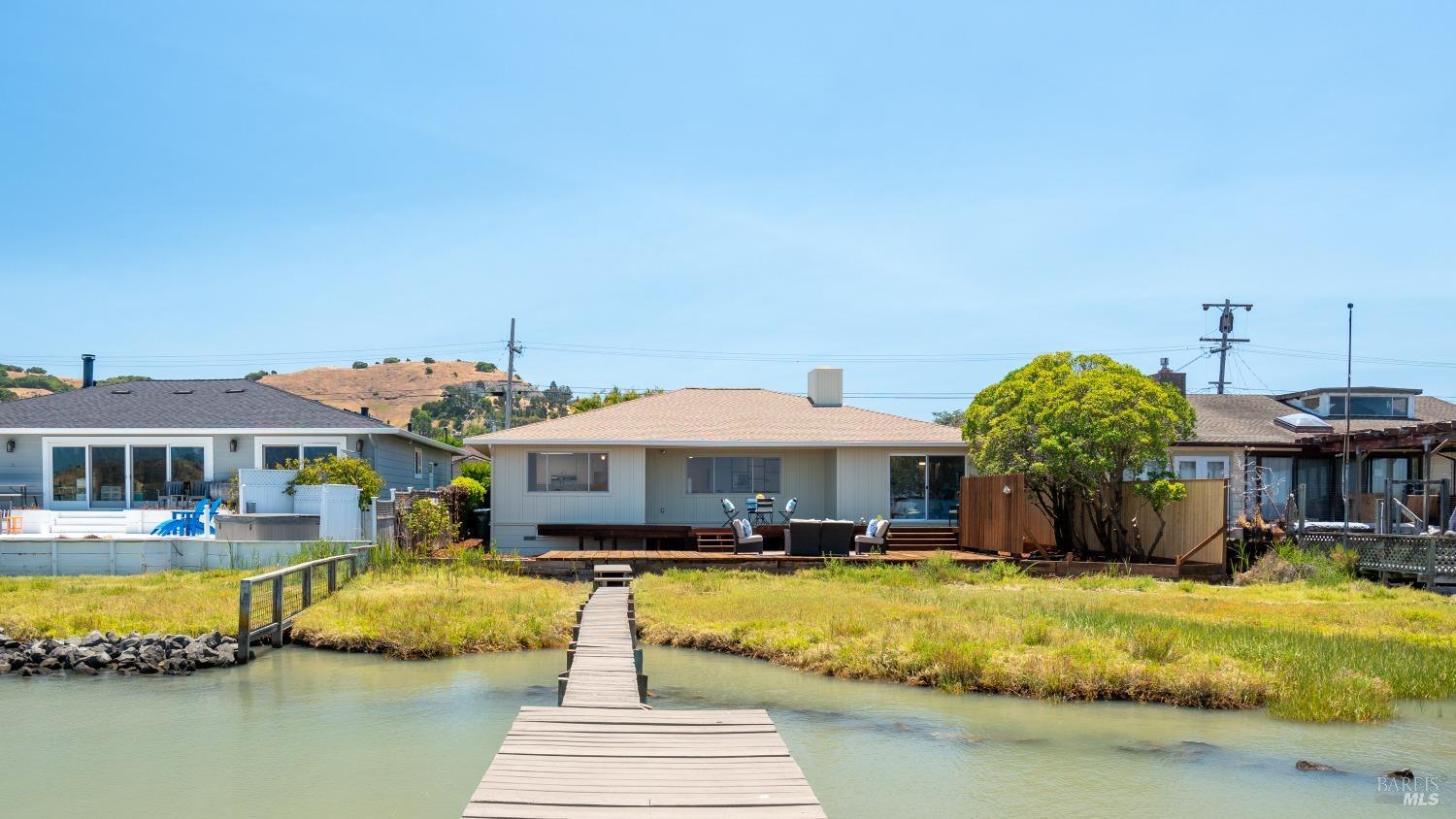 231 Golden Hind Psge